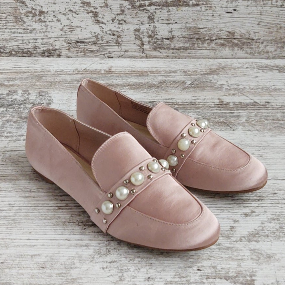 🟨ShoeDazzle Lt Pink Satin Pearl Silver Stud Flat..Super Cute🥰 - Picture 9 of 16